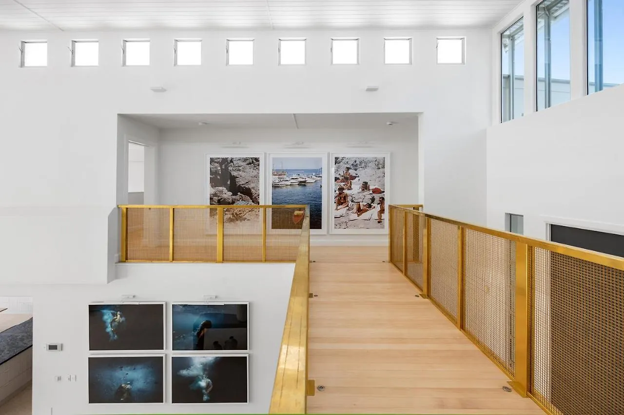 Iluka, Luxurious Riverfront Retreat 누사 펜션