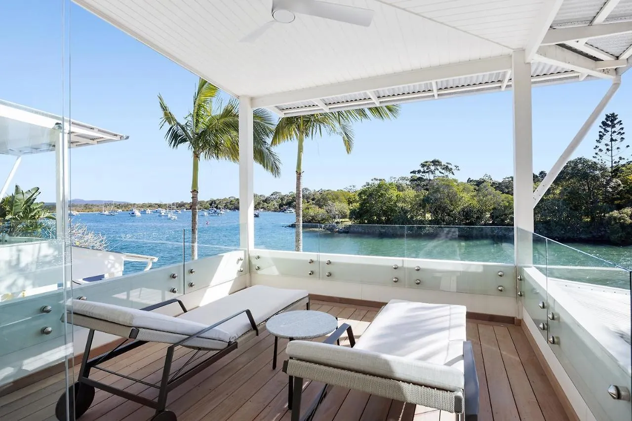 펜션 Iluka, Luxurious Riverfront Retreat 누사