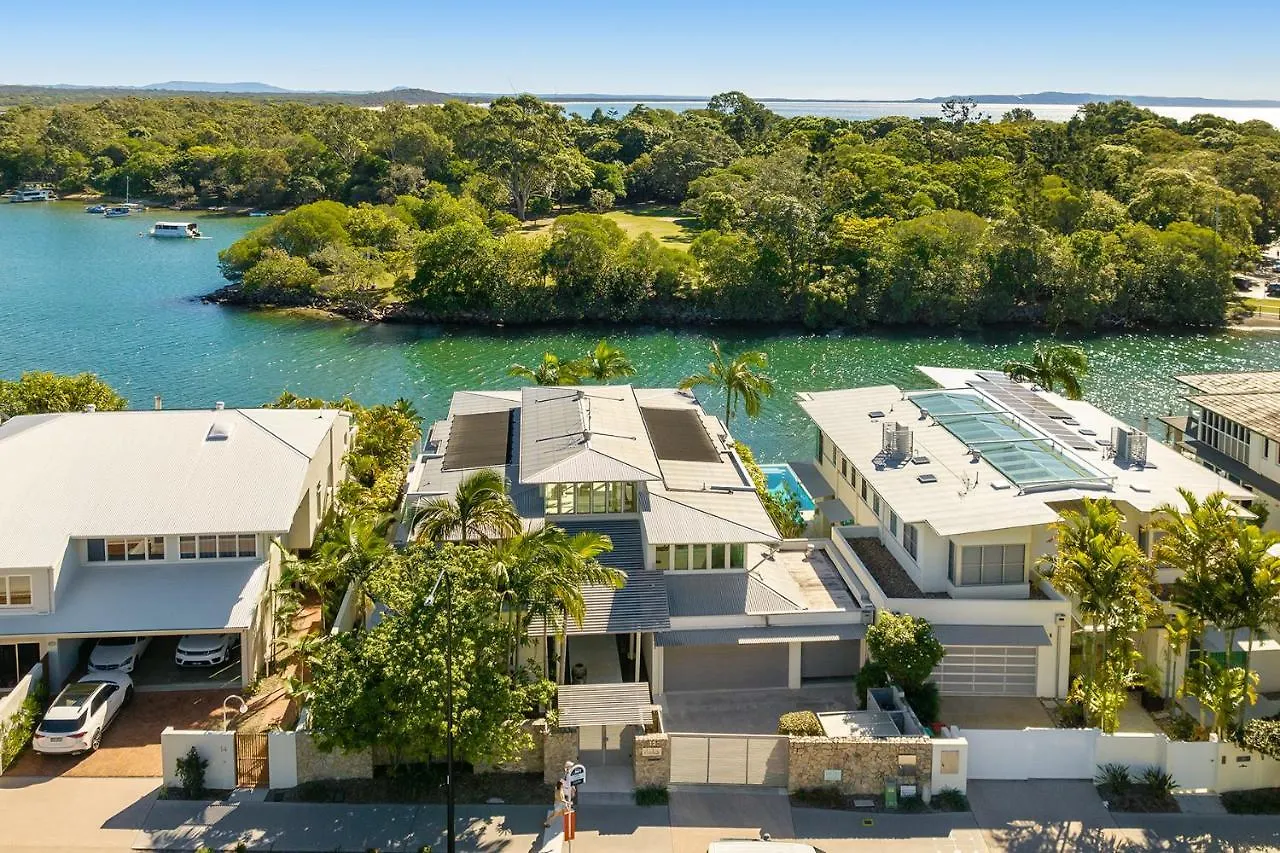 Iluka, Luxurious Riverfront Retreat 누사 0*,