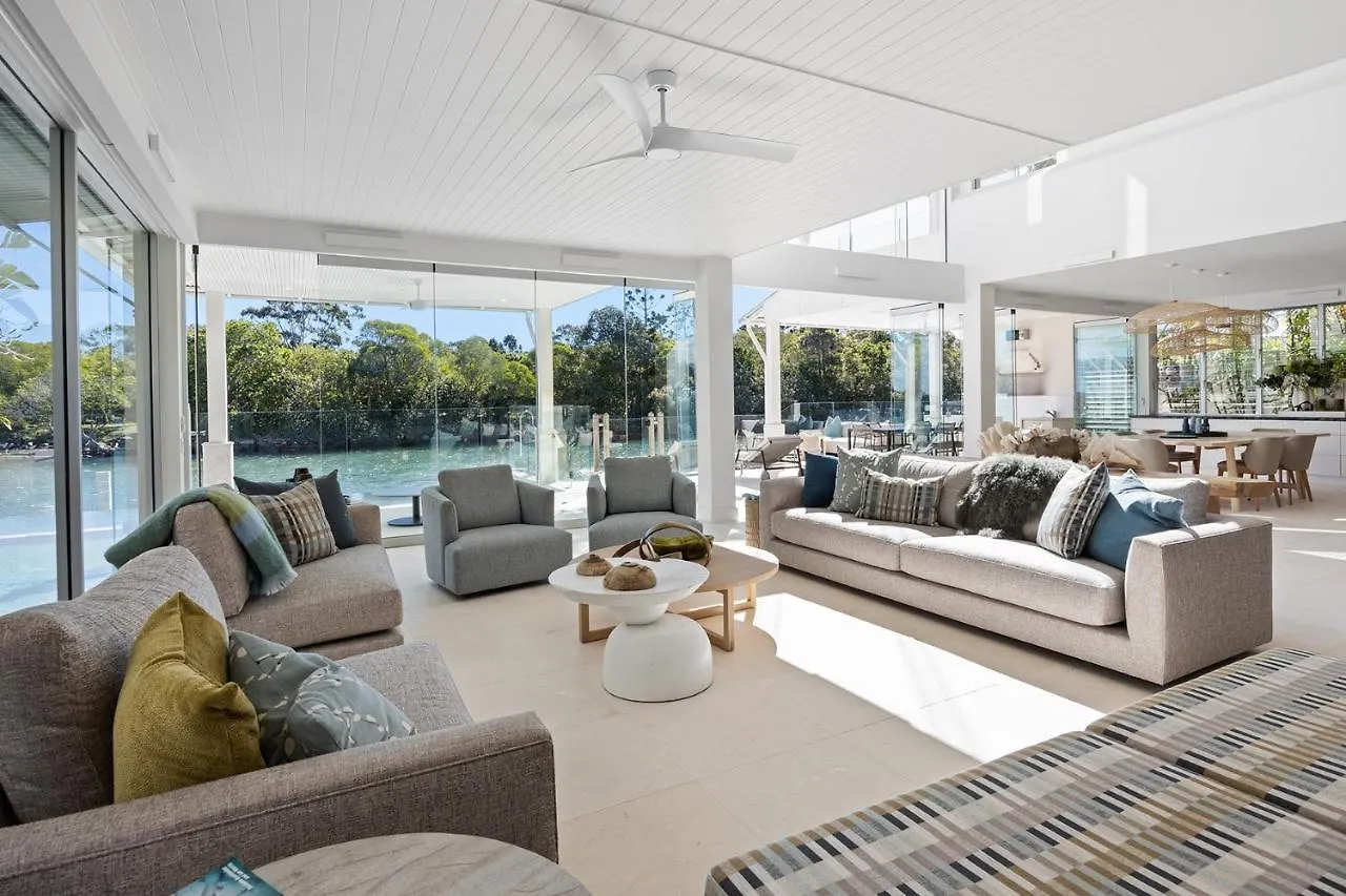 Iluka, Luxurious Riverfront Retreat 누사 오스트레일리아