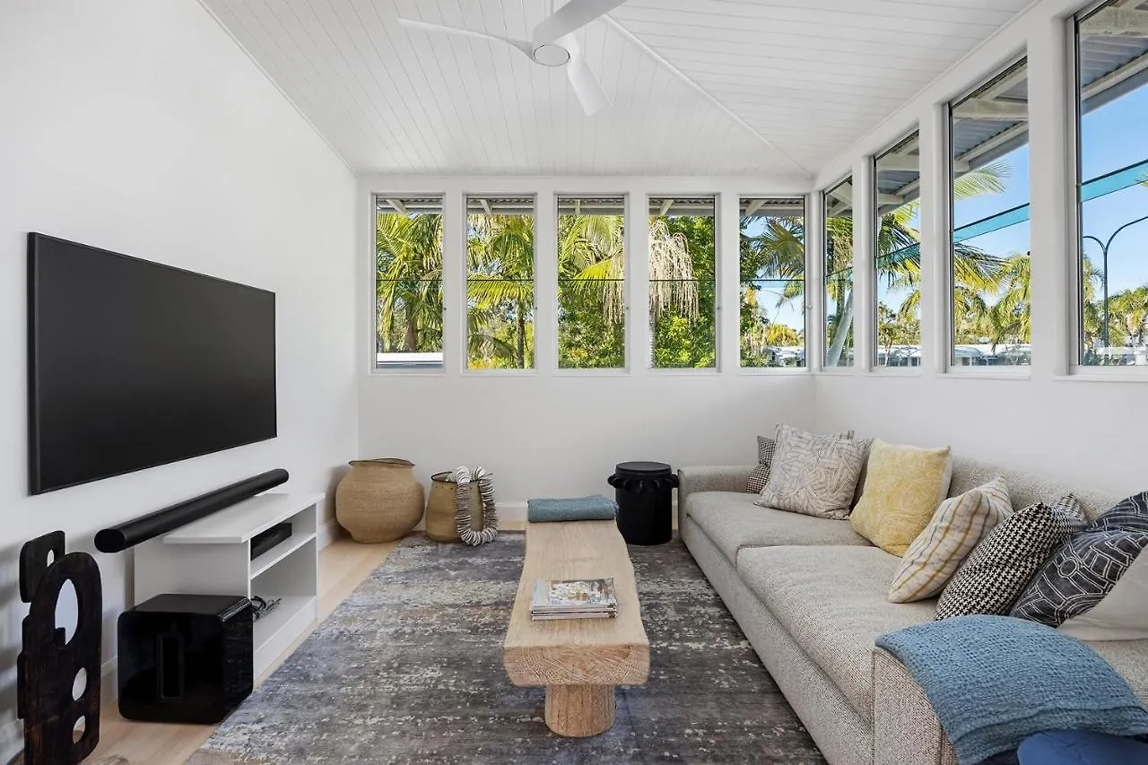 Iluka, Luxurious Riverfront Retreat 누사