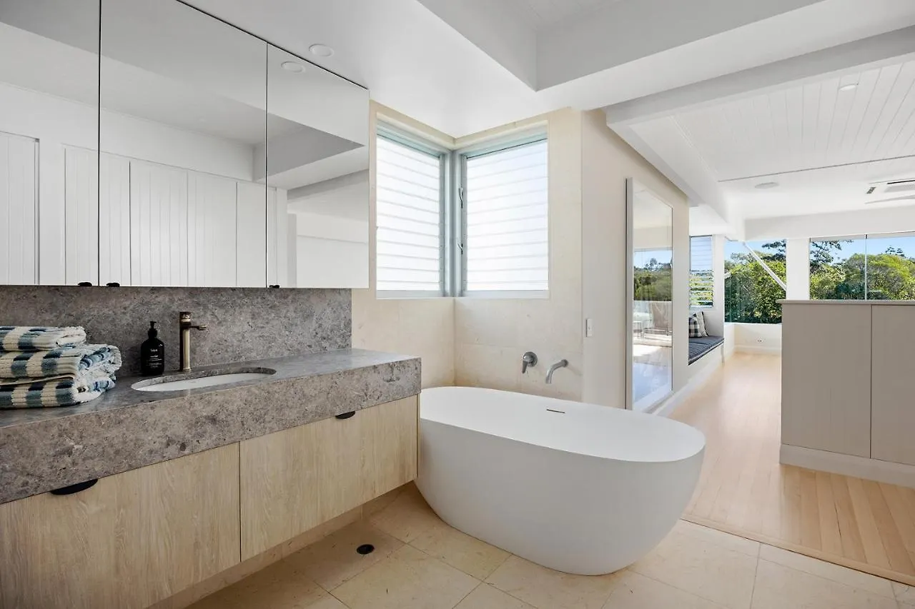 Iluka, Luxurious Riverfront Retreat 누사 오스트레일리아